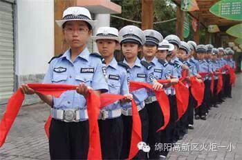 “幸福出发,给力新学年” -----2014年秋火炬一小隆重举行新学年开学典礼