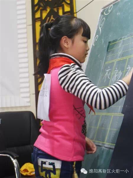 火炬一小“汉字英雄擂台赛”顺利收官