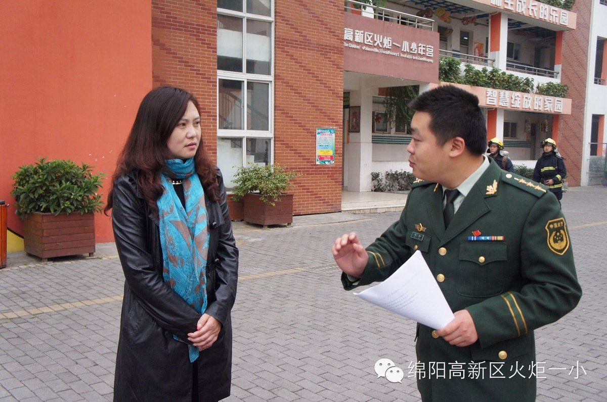 我校成功举行“平安就是幸福的味道”消防安全演练活动
