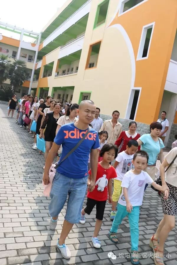 【火一动态】家校携手，成为孩子们童年最亲爱的人                     ——一年级新生家长培训活动