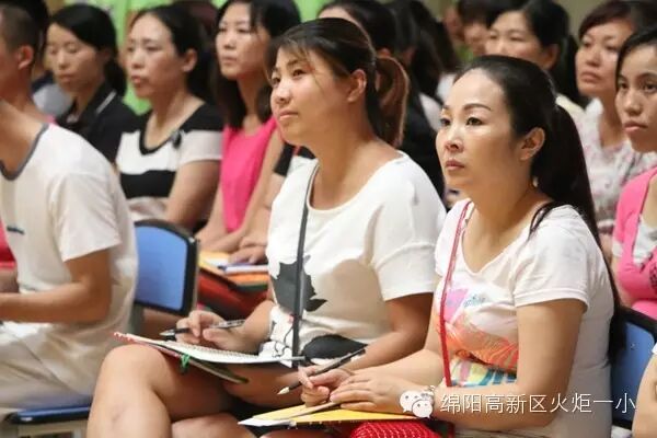 【火一动态】家校携手，成为孩子们童年最亲爱的人                     ——一年级新生家长培训活动