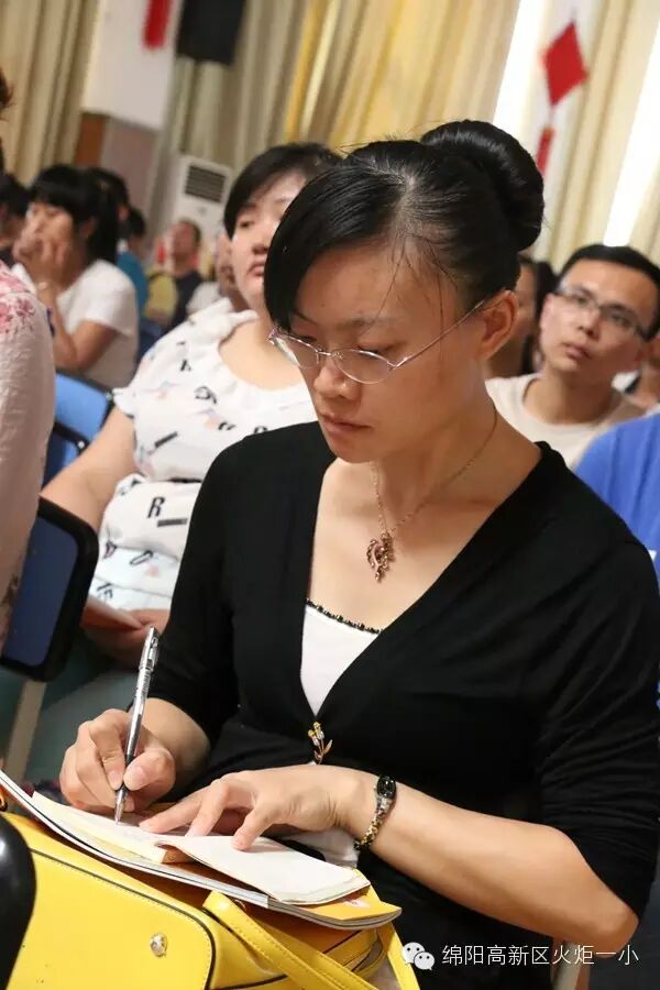 【火一动态】家校携手，成为孩子们童年最亲爱的人                     ——一年级新生家长培训活动