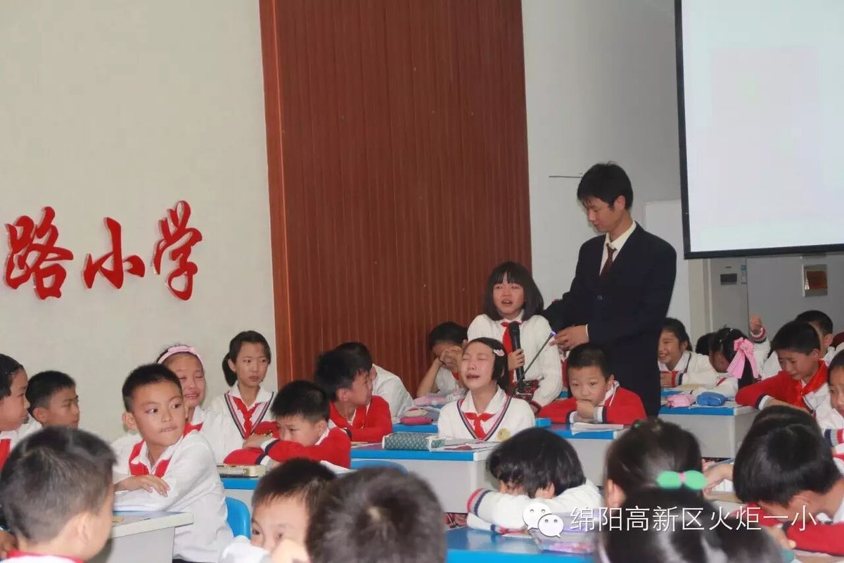【火一动态】我校教师观摩省“痕迹积极回望”课题中期汇报展示