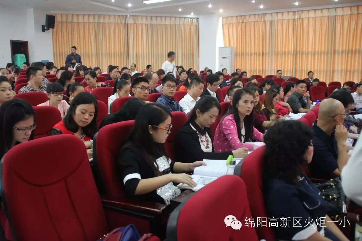 【火一动态】我校教师观摩省“痕迹积极回望”课题中期汇报展示