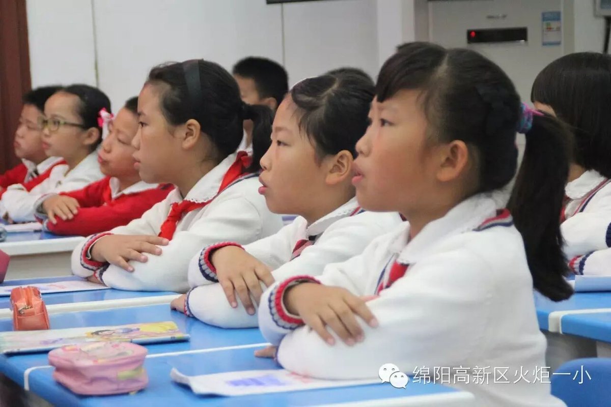 【火一动态】我校教师观摩省“痕迹积极回望”课题中期汇报展示