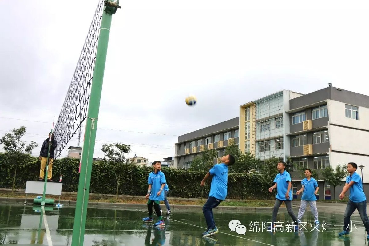 【3、排球赛场写真】我们是顽强的排球小子！