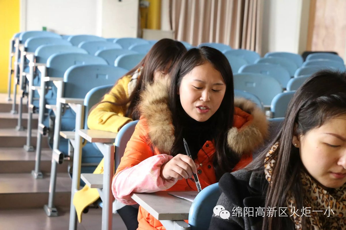 【火一动态】我校开展“群文阅读”教学研讨活动