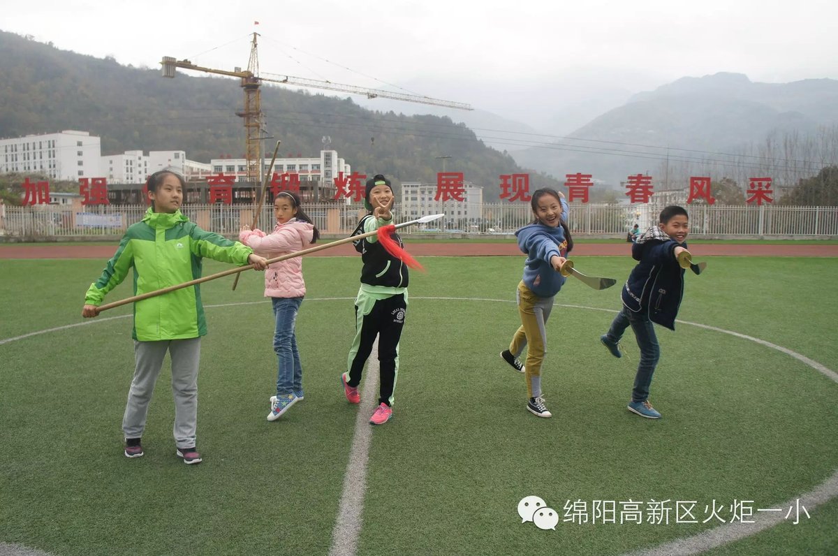 【火一动态】我校王思琴同学在市青少年武术锦标赛刀术比赛中一举夺冠