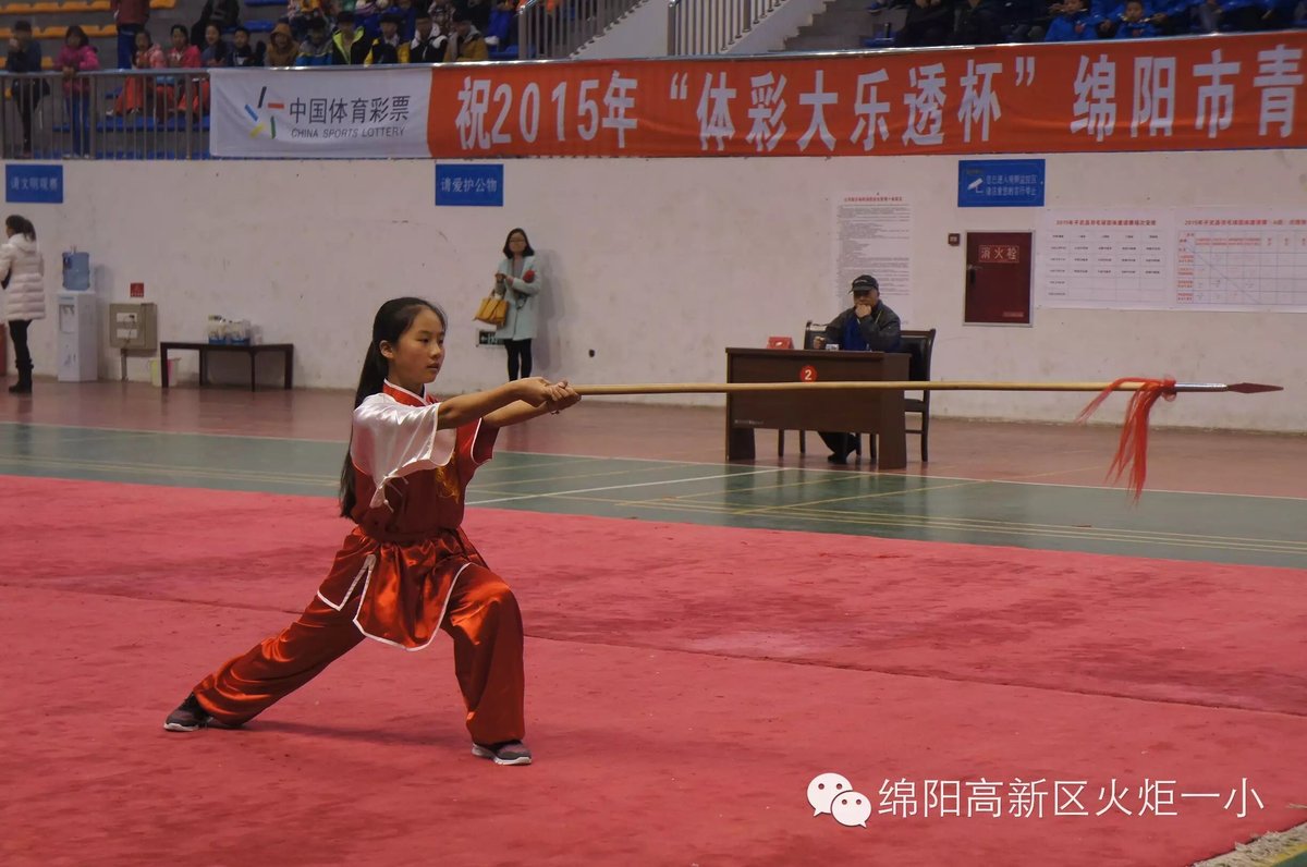【火一动态】我校王思琴同学在市青少年武术锦标赛刀术比赛中一举夺冠