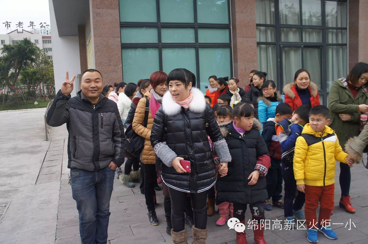 关爱老人  　服务社会