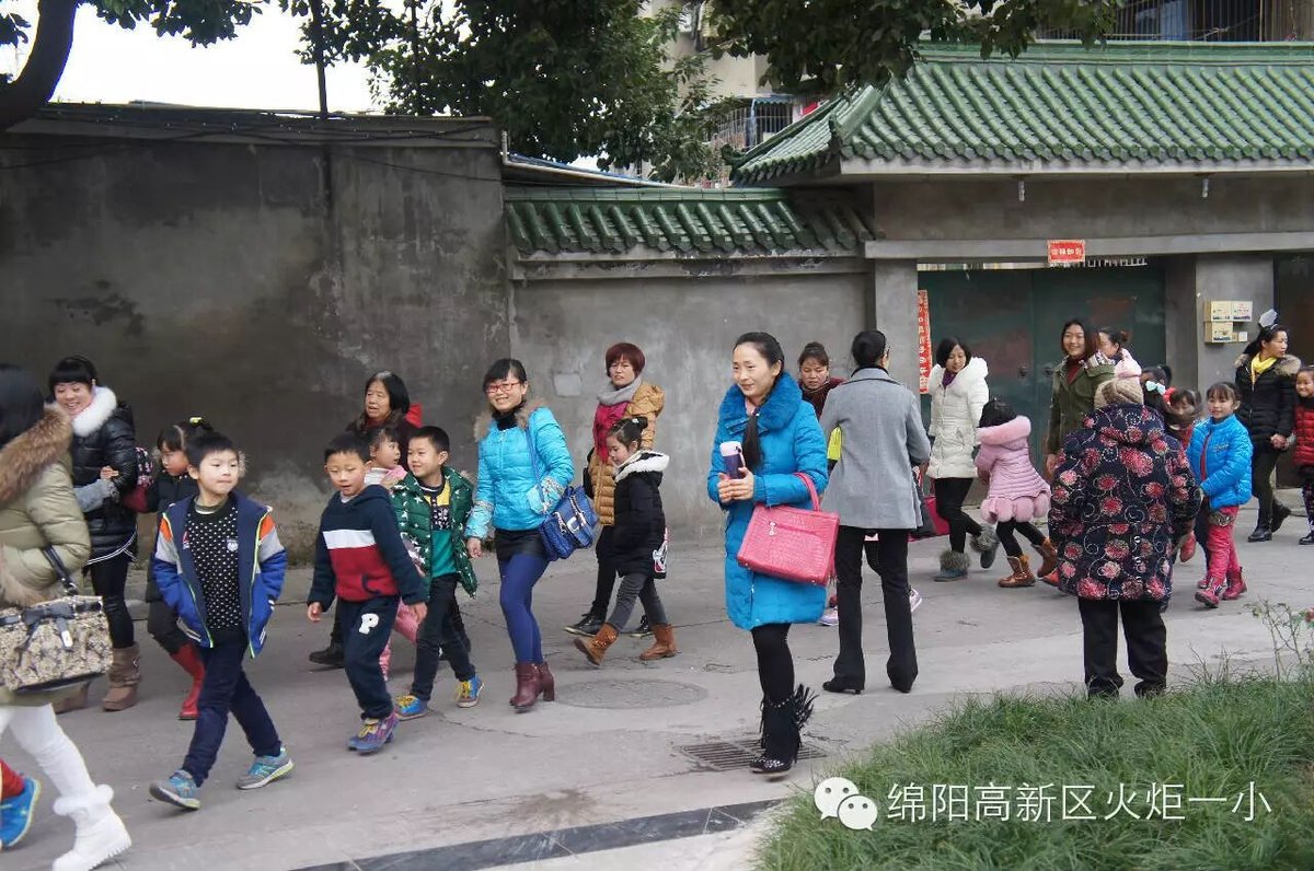 关爱老人  　服务社会