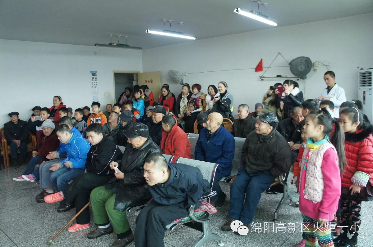 关爱老人  　服务社会
