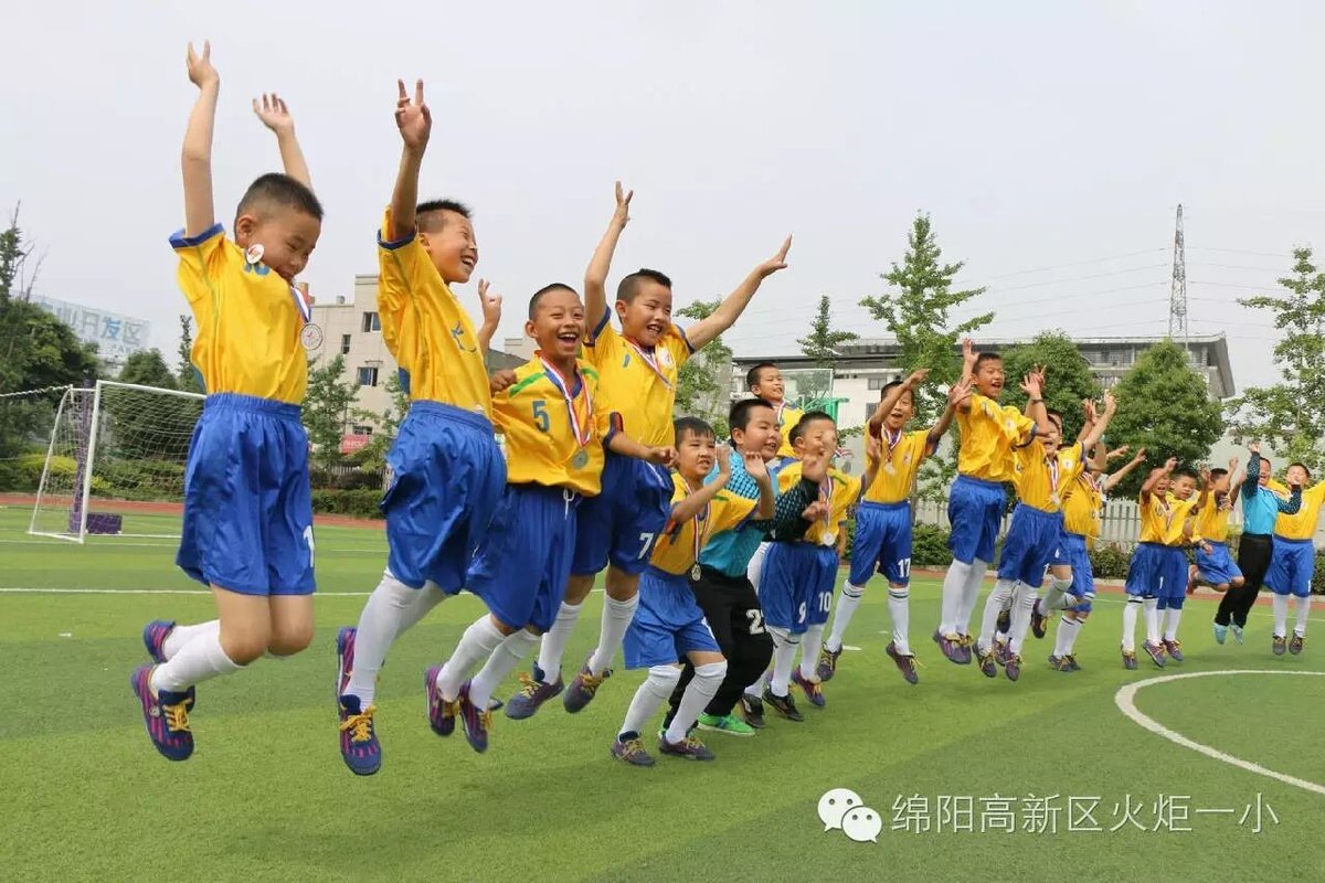 驰骋绿茵 载誉而归