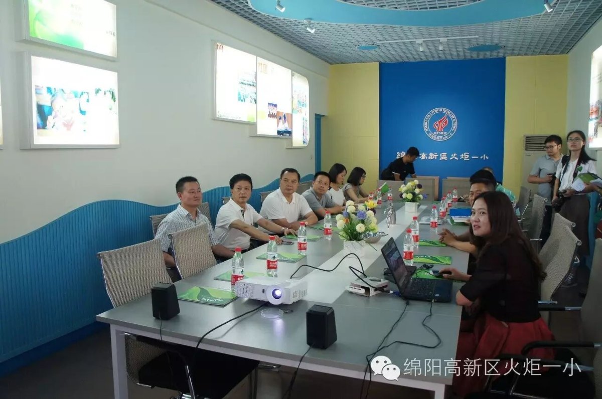 【火一动态】四川省文明办专职副主任张峰一行调研火炬一小少年宫工作