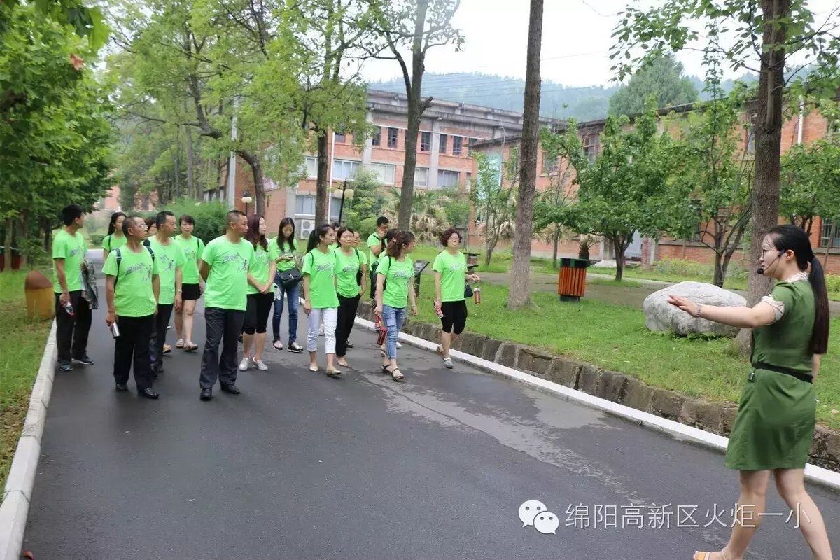 【火一动态】我校“两学一做”主题党日活动在两弹城顺利举行