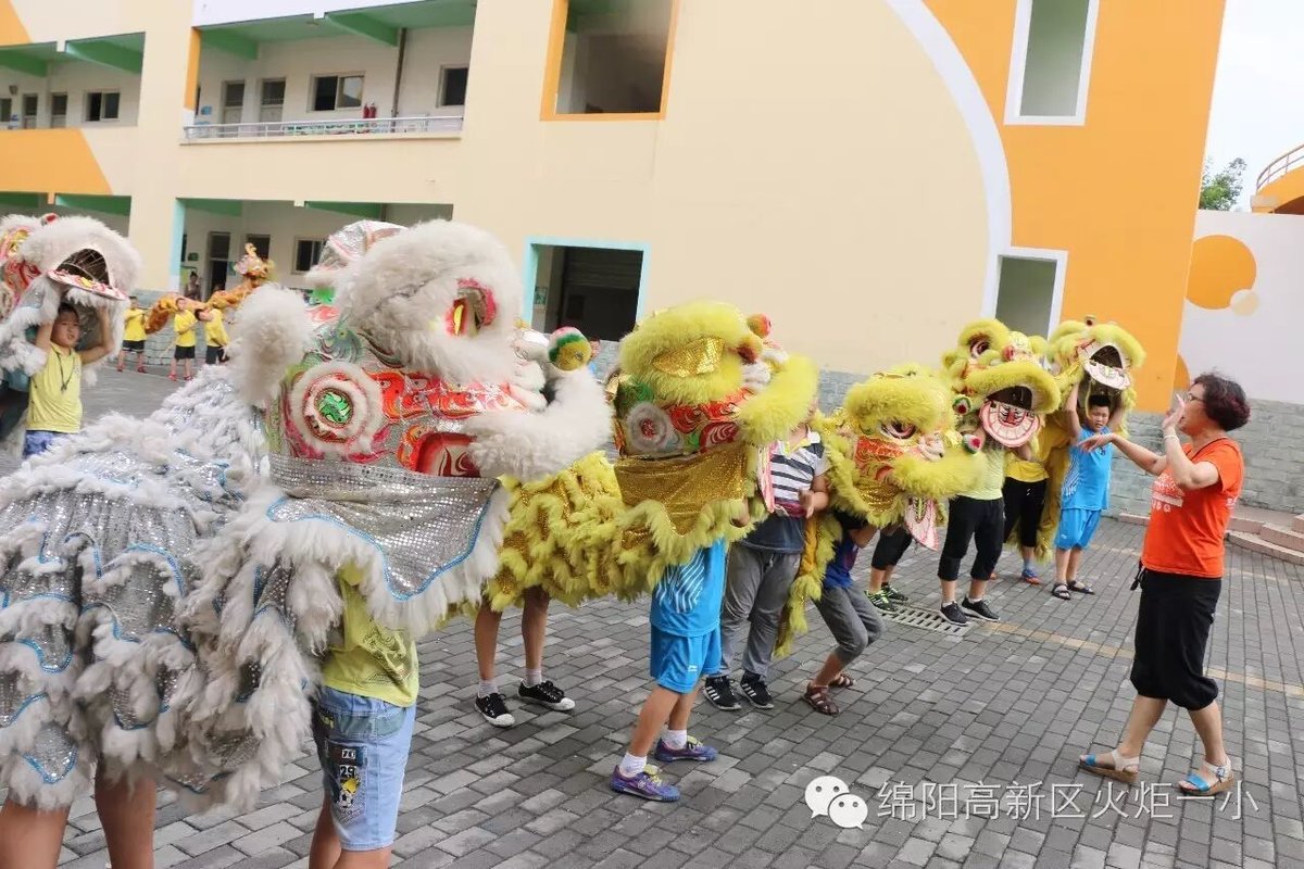 【火一动态】中央文明办三局局长杨笑山一行调研火炬一小少年宫工作