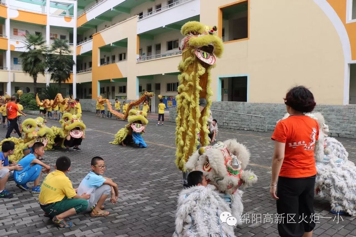 【火一动态】中央文明办三局局长杨笑山一行调研火炬一小少年宫工作