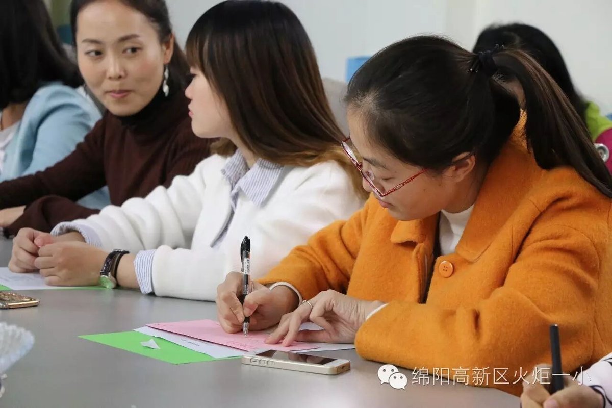【火一动态】火炬一小青年教师共同成长体“及月社 ”启动仪式