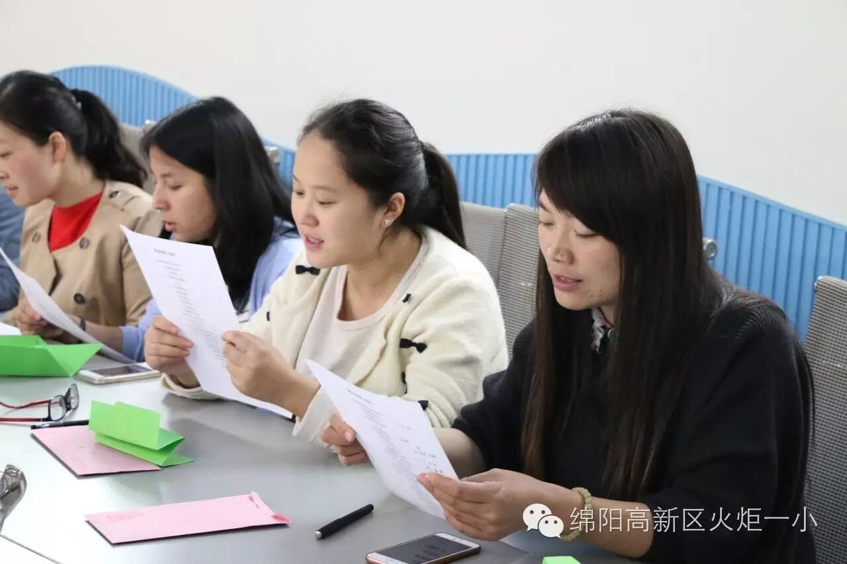 【火一动态】火炬一小青年教师共同成长体“及月社 ”启动仪式
