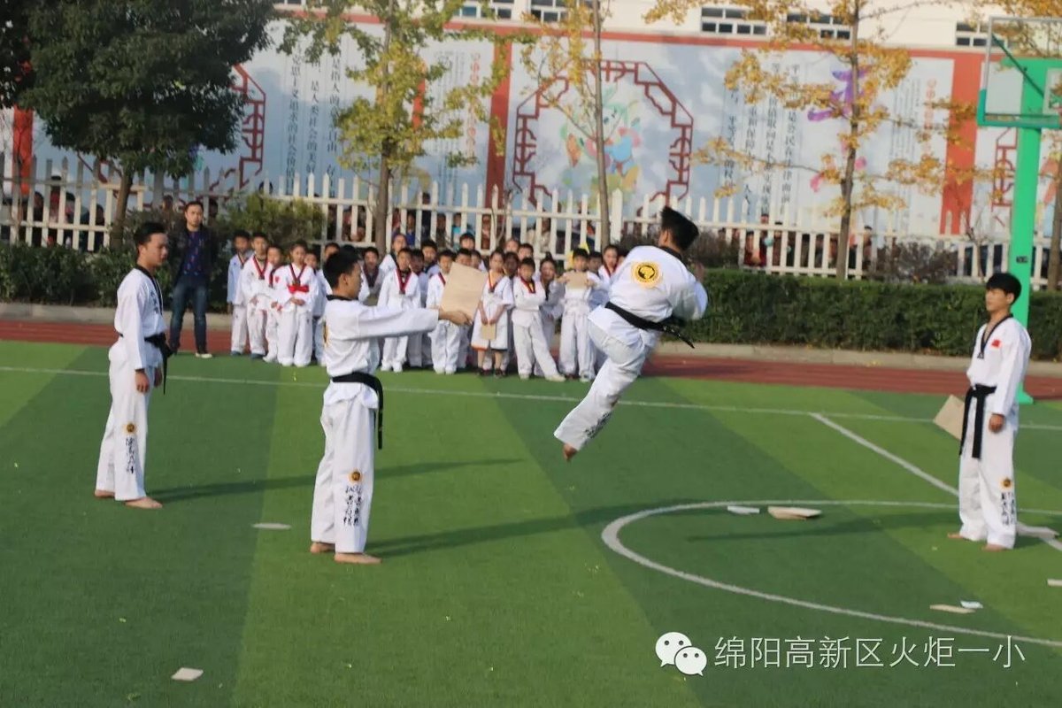 【火一动态】让运动成为校园的风景--火炬一小第四届体育节开幕式