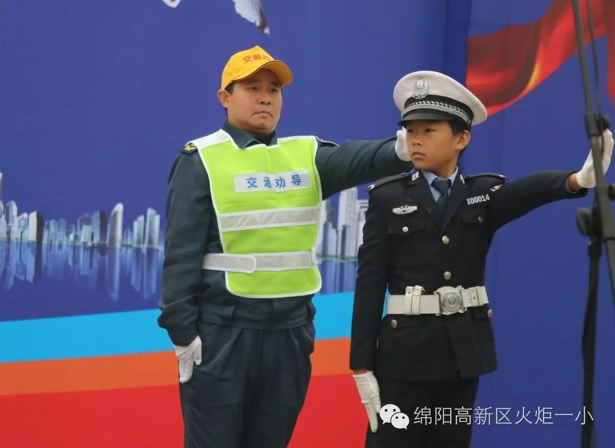 【火一动态】火炬一小小交警参加绵阳市2016年“122全国交通日”主题活动