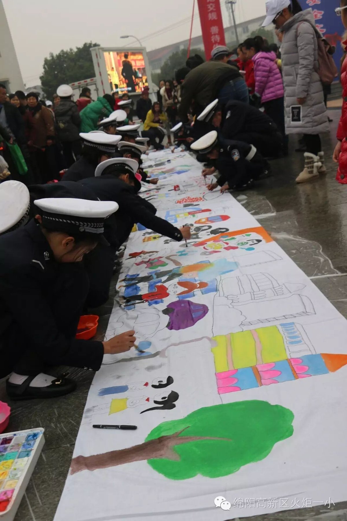 【火一动态】火炬一小小交警参加绵阳市2016年“122全国交通日”主题活动