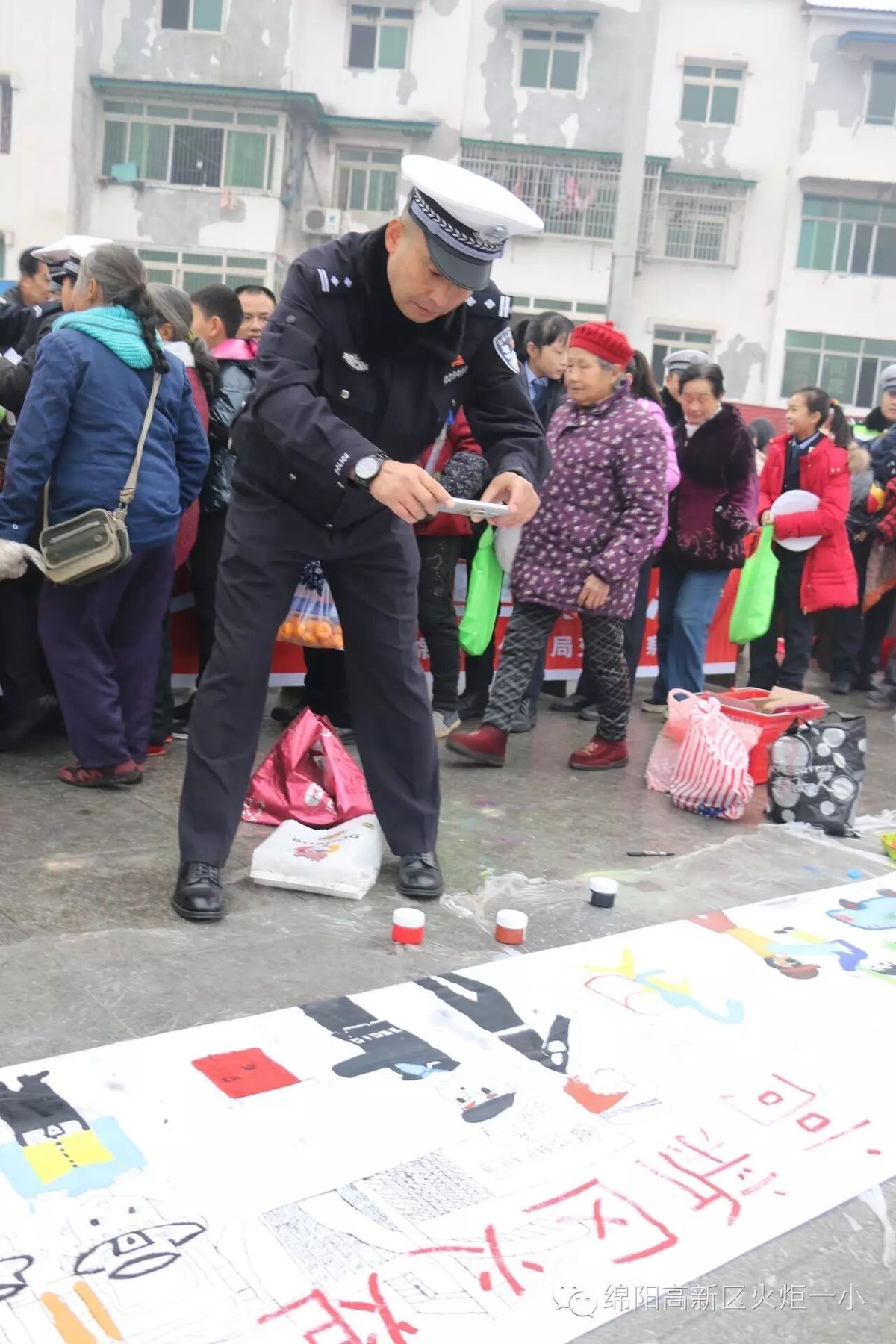 【火一动态】火炬一小小交警参加绵阳市2016年“122全国交通日”主题活动