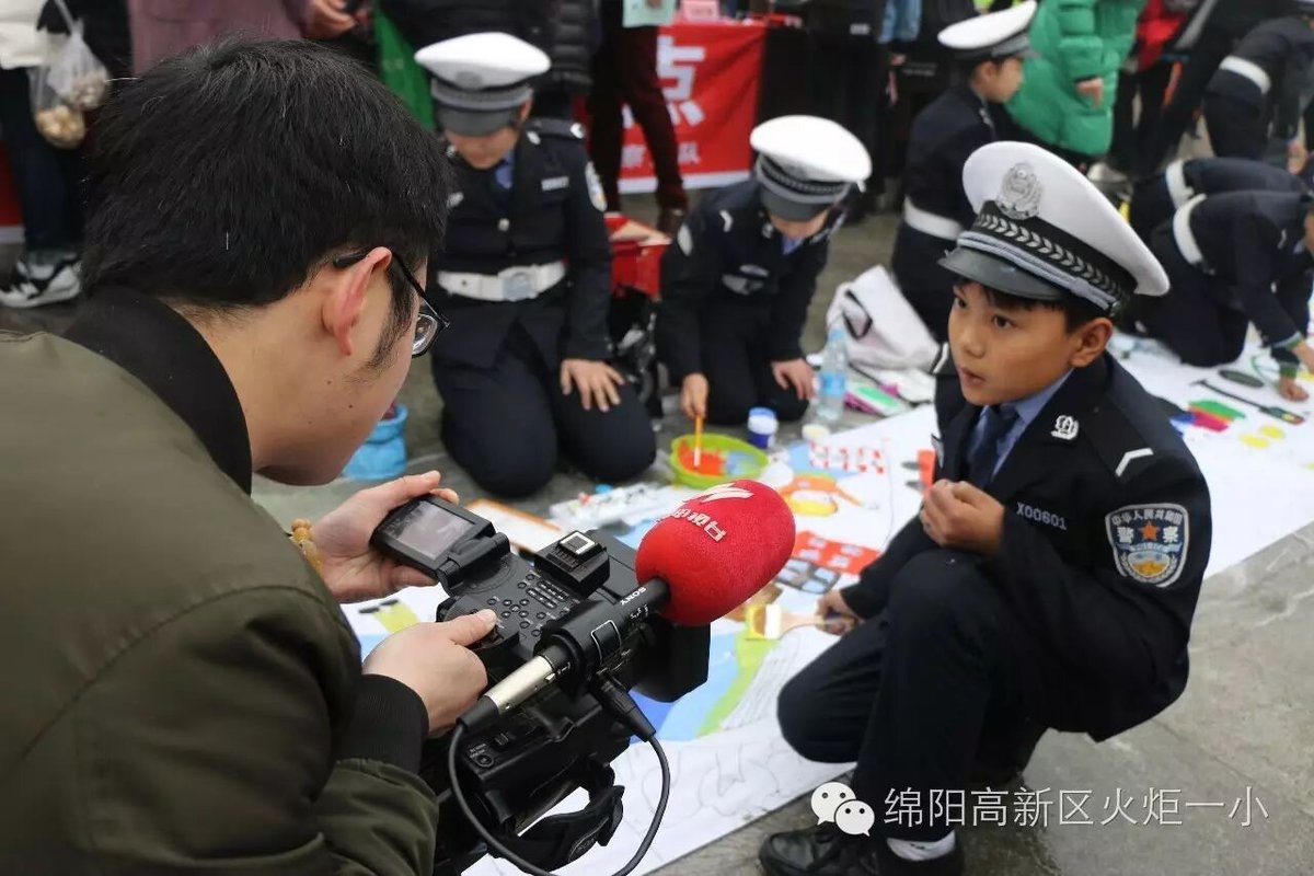 【火一动态】火炬一小小交警参加绵阳市2016年“122全国交通日”主题活动