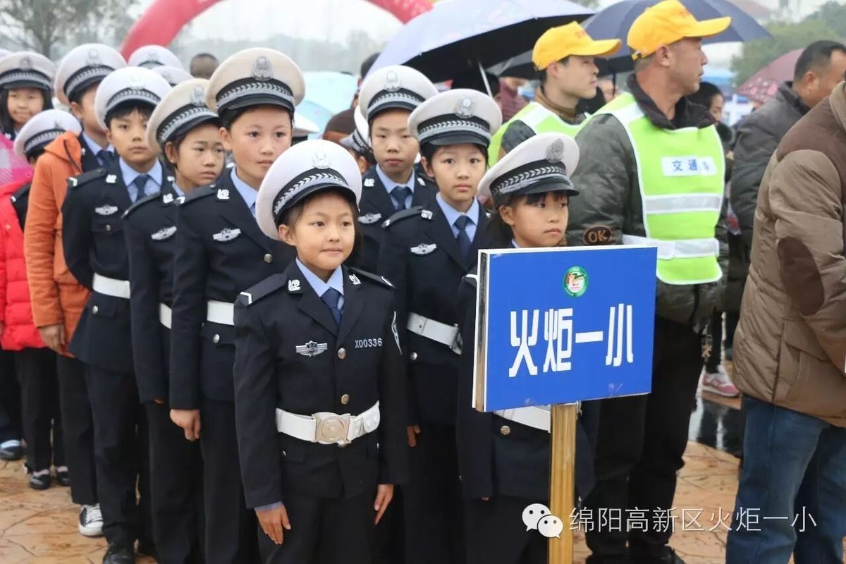 【火一动态】火炬一小小交警参加绵阳市2016年“122全国交通日”主题活动
