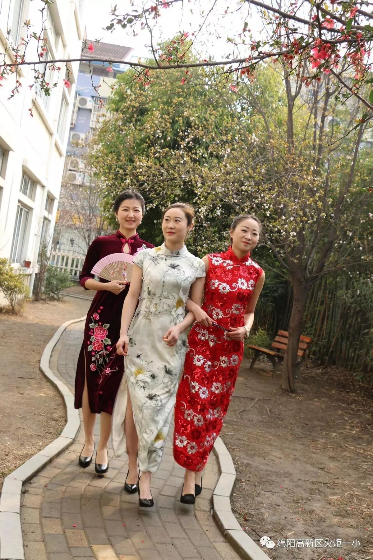 【班主任主题印象辑1】留给生活一朵微笑