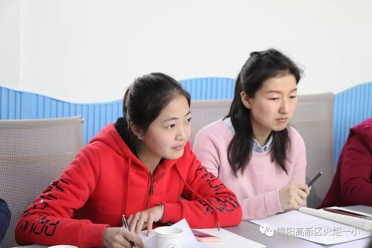 【火一动态】火炬一小与新华文轩省公司举办“一起教APP”调研交流会