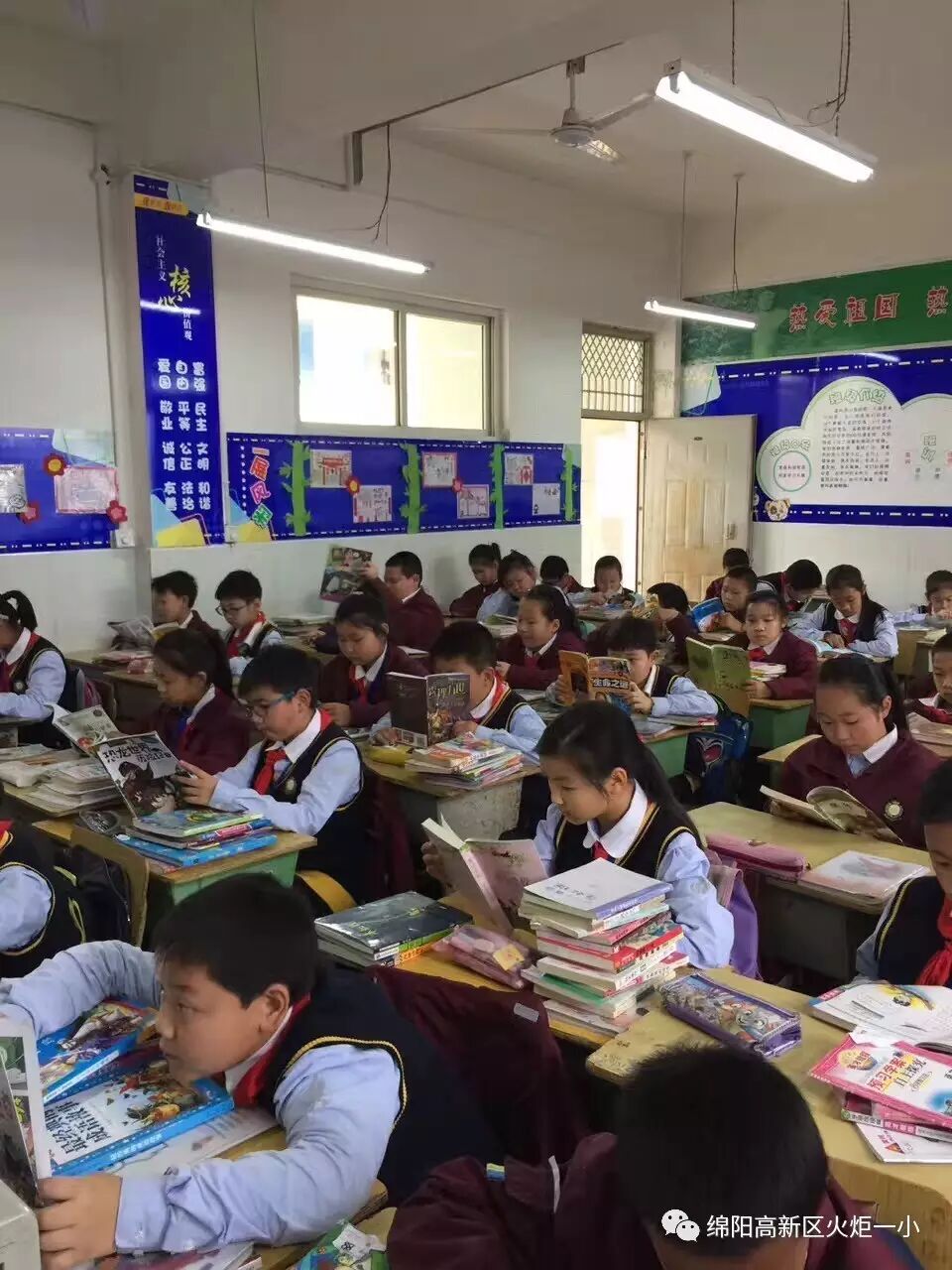 【读书节速递1】火炬一小第四届跳蚤书市