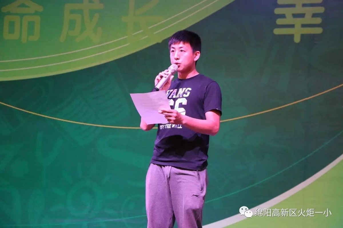 【六一系列活动一】今天，我光荣入队啦！