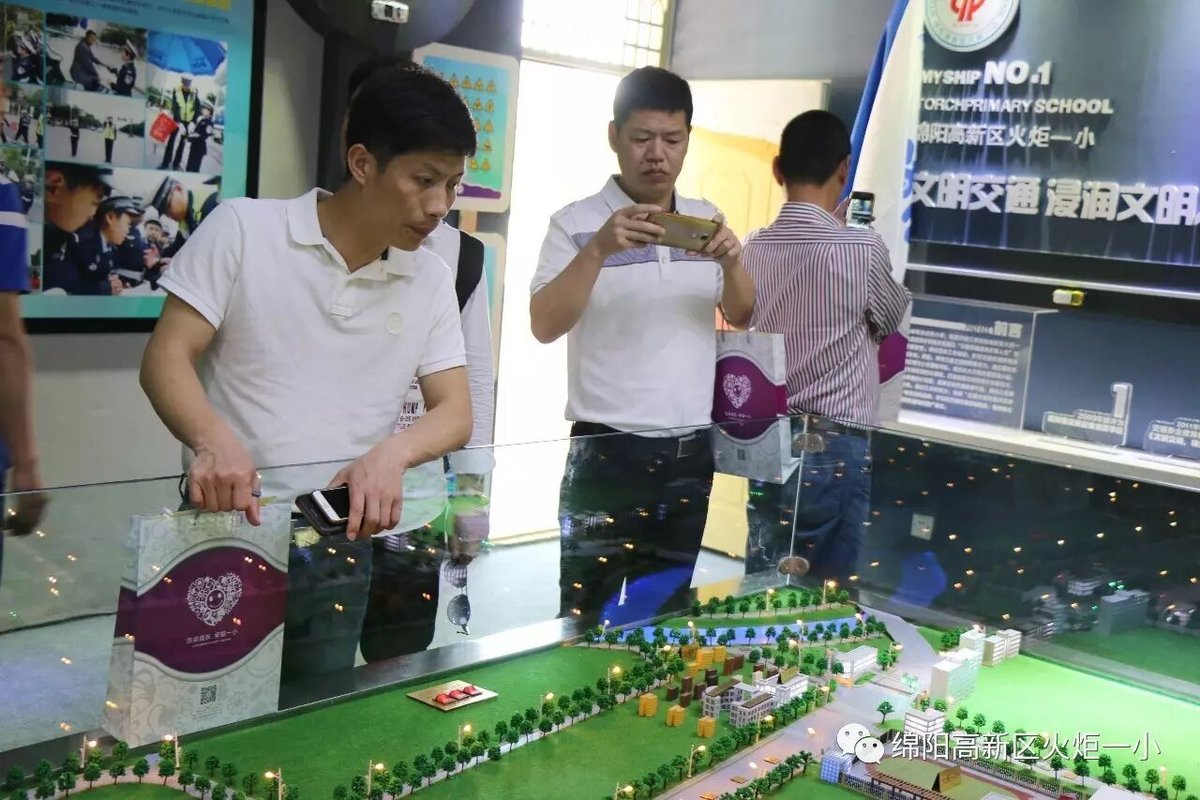 【火一动态】浙江温州市文明办考察团参观我校少年宫建设