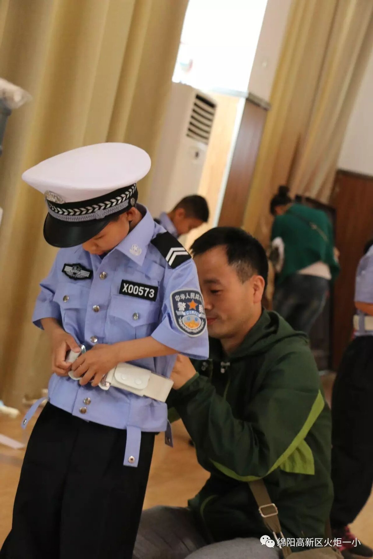 【火一动态】火炬一小第七届红领巾小交警督导队成立仪式