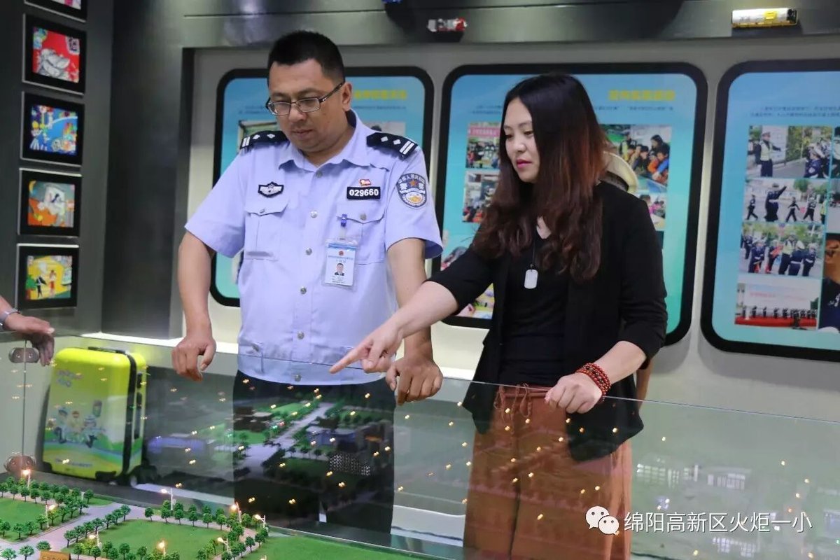 【火一动态】火炬一小第七届红领巾小交警督导队成立仪式