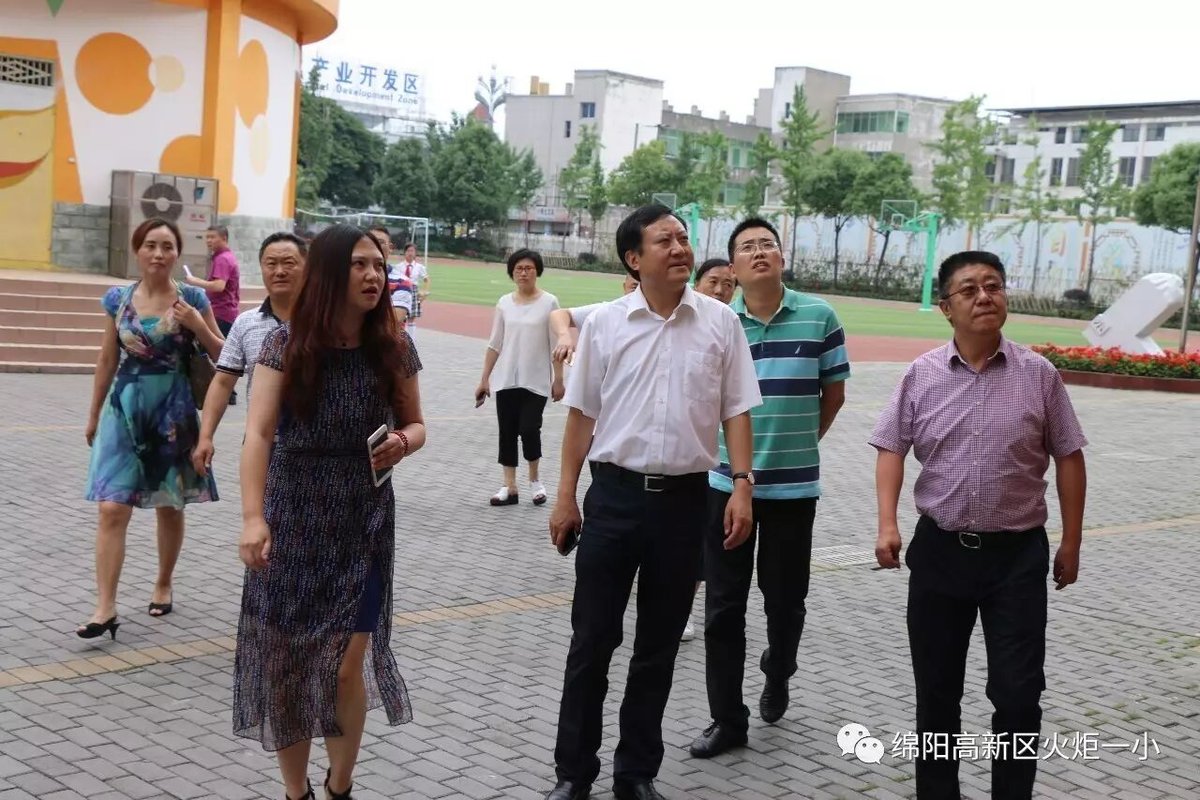 【火一动态】绵阳市文明办主任韩贵钧带队到火炬一小 督查指导省级文明校园迎测准备工作