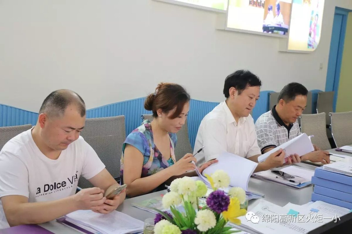 【火一动态】绵阳市文明办主任韩贵钧带队到火炬一小 督查指导省级文明校园迎测准备工作