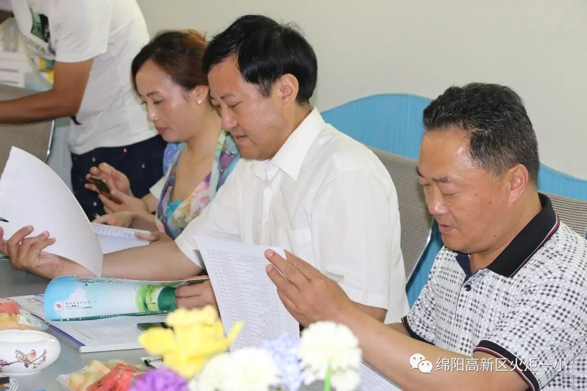 【火一动态】绵阳市文明办主任韩贵钧带队到火炬一小 督查指导省级文明校园迎测准备工作