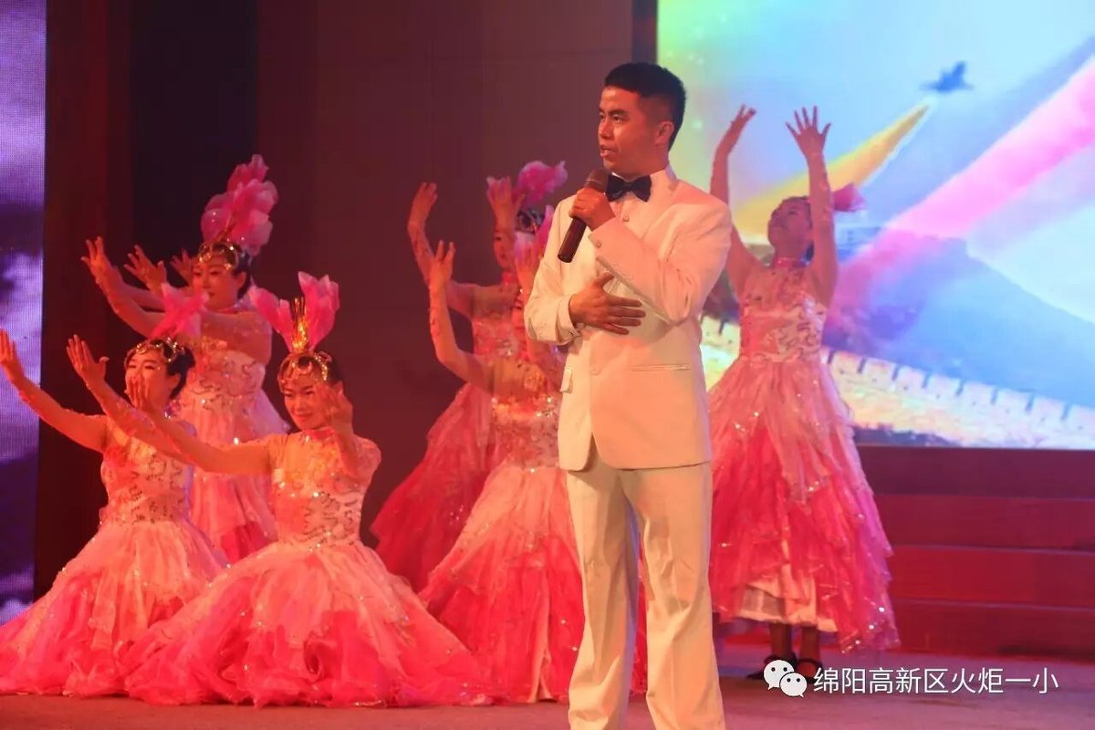 【火一动态】我校歌伴舞《共筑中国梦》助阵高新区庆祝建党96周年大会