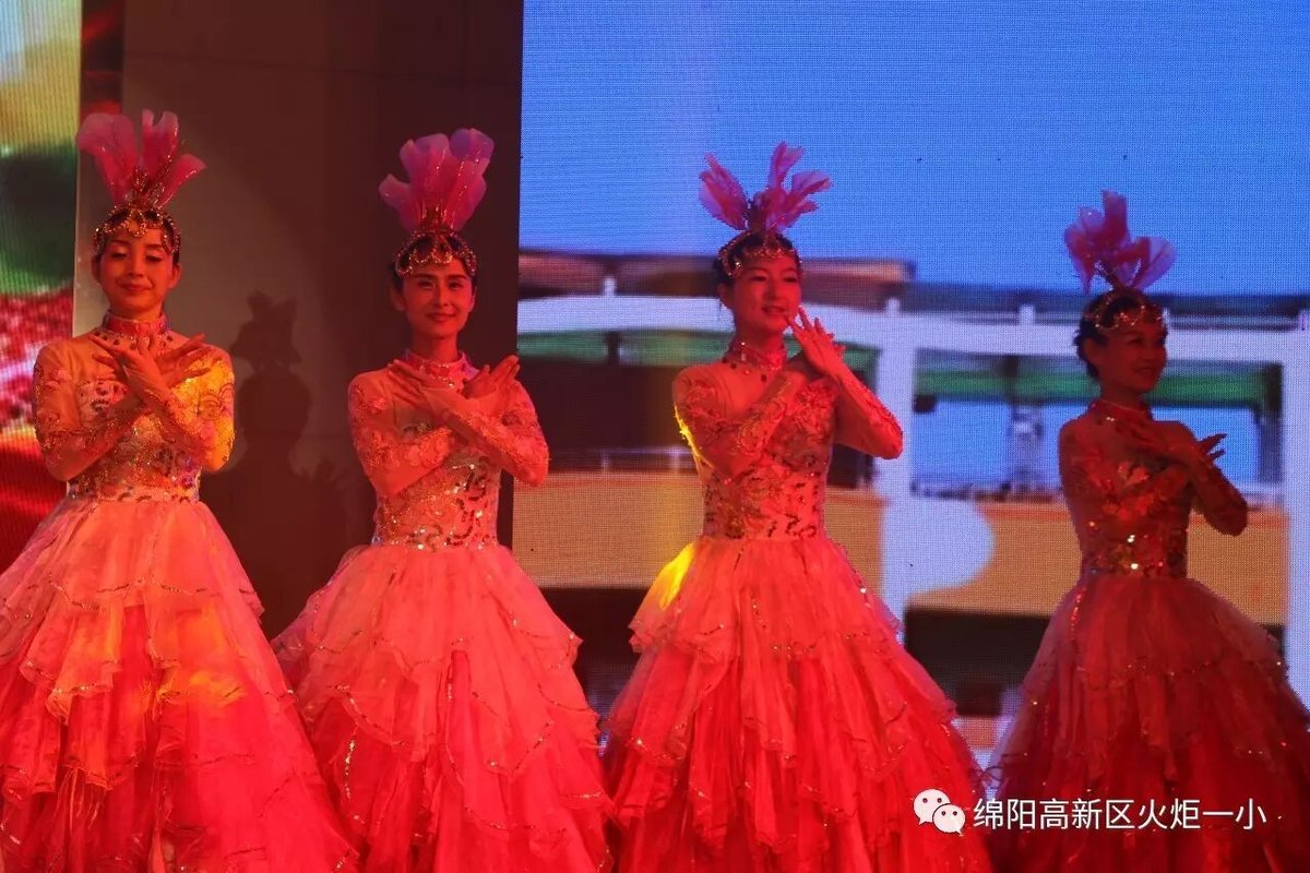 【火一动态】我校歌伴舞《共筑中国梦》助阵高新区庆祝建党96周年大会