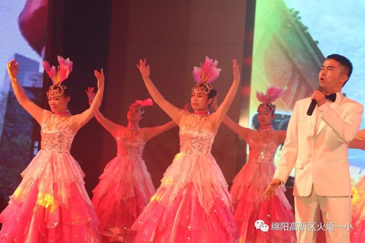 【火一动态】我校歌伴舞《共筑中国梦》助阵高新区庆祝建党96周年大会
