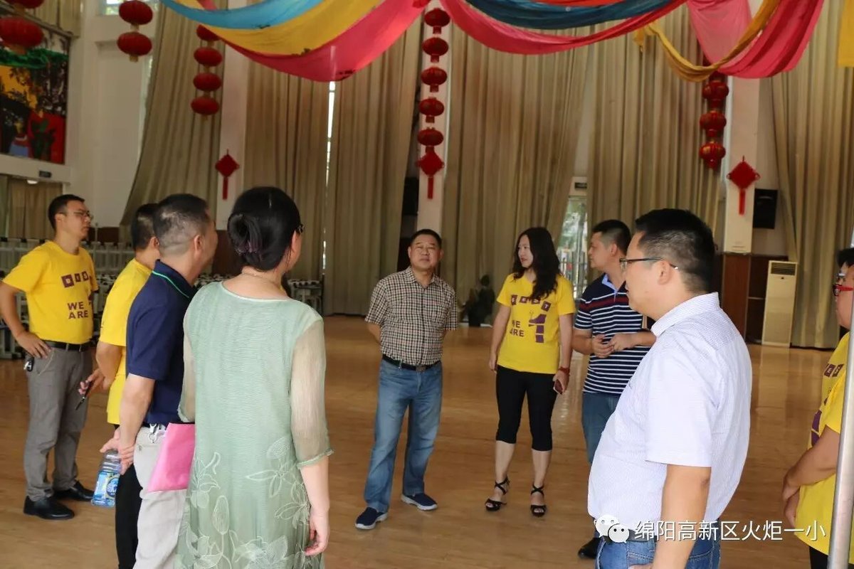 【火一动态】绵阳市教体局副局长古奇深入火炬一小检查指导开学工作