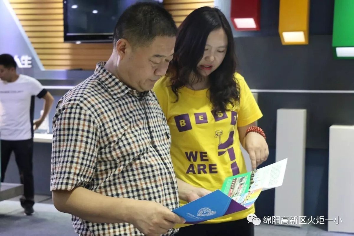 【火一动态】绵阳市教体局副局长古奇深入火炬一小检查指导开学工作
