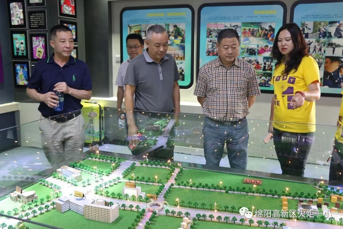 【火一动态】绵阳市教体局副局长古奇深入火炬一小检查指导开学工作