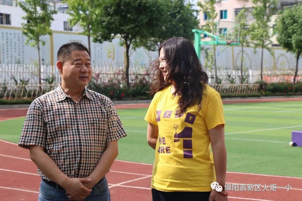 【火一动态】绵阳市教体局副局长古奇深入火炬一小检查指导开学工作
