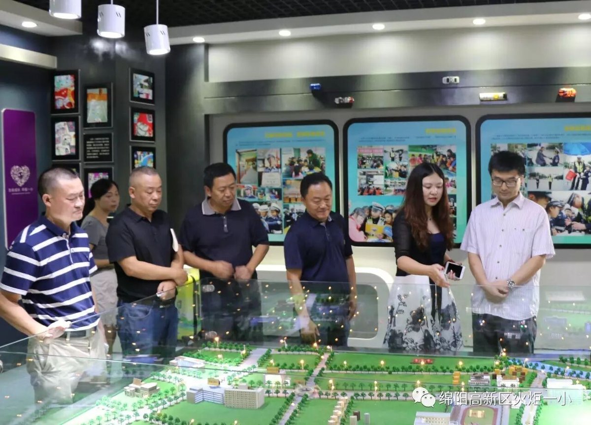 【火一动态】火炬一小迎接创建“全国文明校园”考核组检查