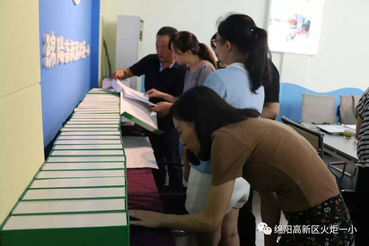 【火一动态】火炬一小迎接创建“全国文明校园”考核组检查