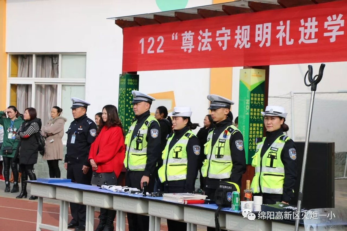 【火一动态】122"尊法守规明礼进学堂"交通安全宣传活动