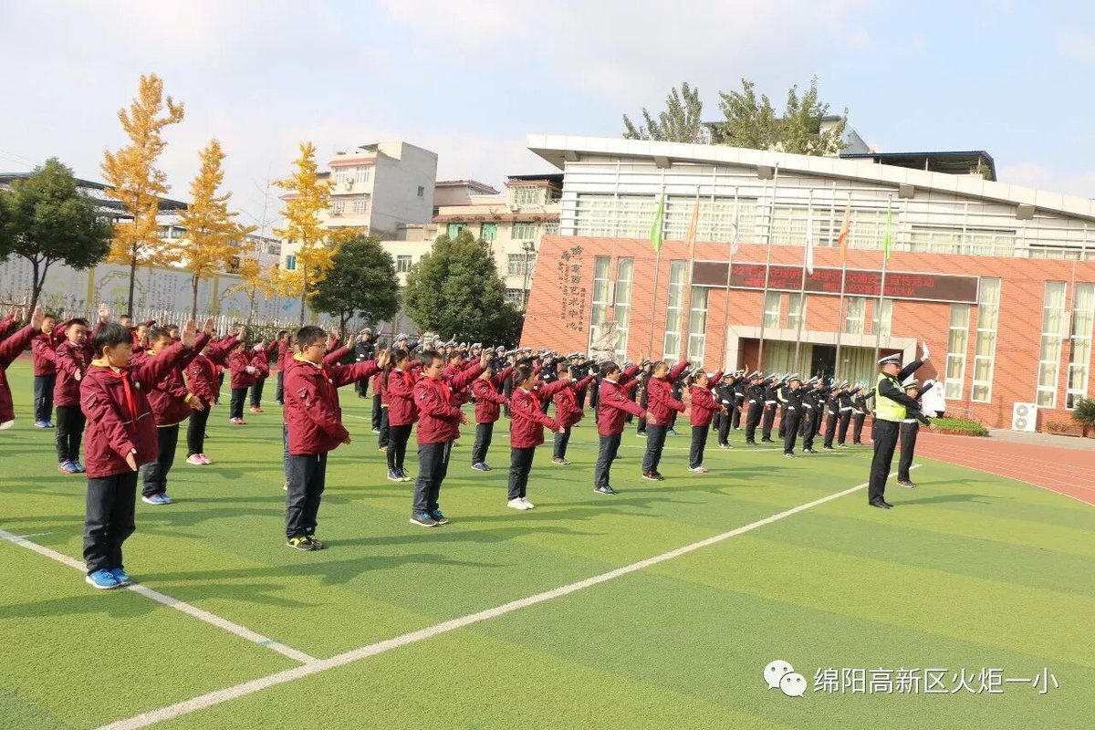 【火一动态】122"尊法守规明礼进学堂"交通安全宣传活动